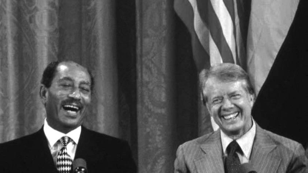 1979 الرئيس جيمي كارتر يقوم بأول زيارة لرئيس أمريكي إلى مصر.