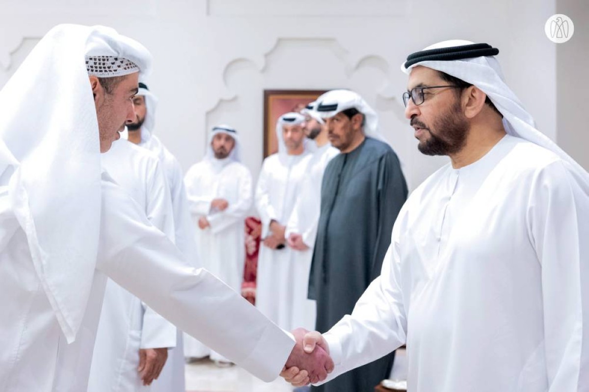 حمدان بن زايد خلال استقبال المهنئين