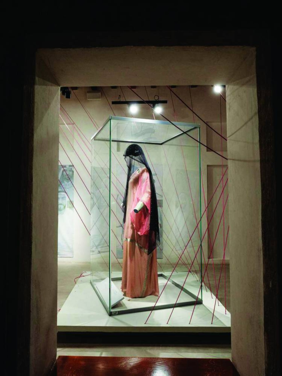 الثوب يجسّد العلاقة بين التراث والحداثة