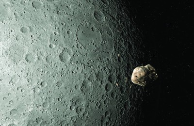 كويكب يمر قرب القمر