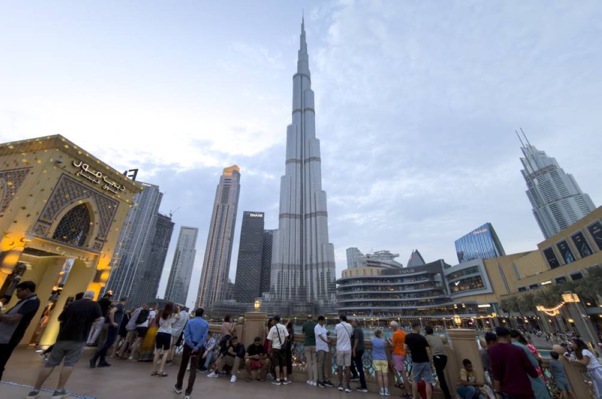 حركة طبيعية وإقبال على المراكز التجارية في الإمارات