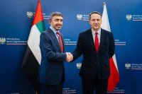 عبدالله بن زايد يلتقي نائب رئيس الوزراء وزير خارجية بولندا