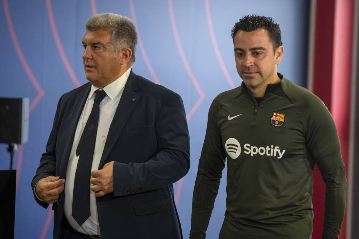 تشافي يتهم لابورتا: ميسي كان سيعود و«الرئيس دمر الصفقة»