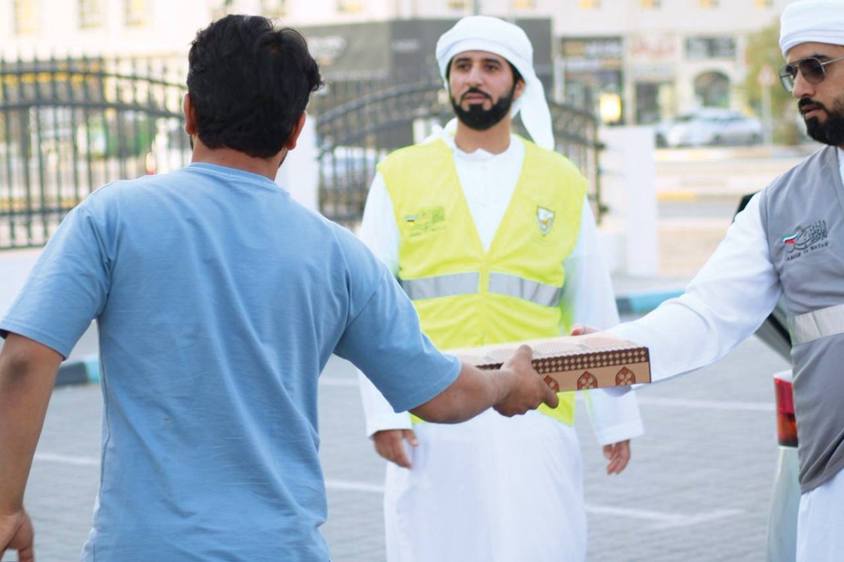 700 متطوع يوزعون 1000 وجبة يومياً في أبوظبي