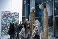 «في تآلف».. جوقة بصرية تنشد حواراً فنياً بين اللوحة والمنحوتة