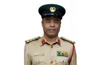 شرطة دبي تحذر من خطورة الوقوف في كتف الطريق