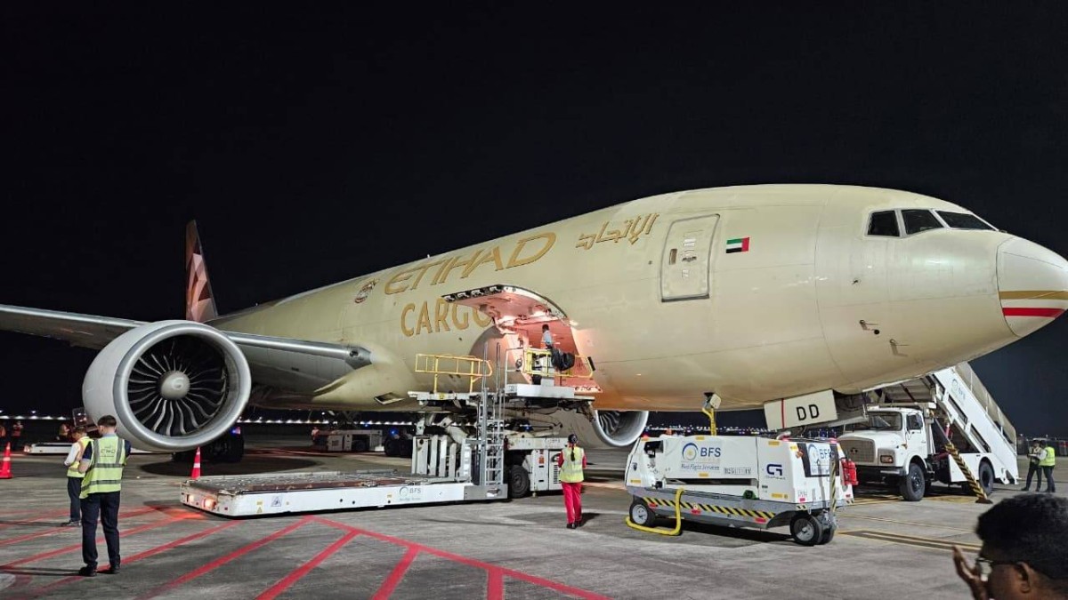 بلومبيرغ: رفوف متاجر دبي ممتلئة رغم اضطرابات الشحن