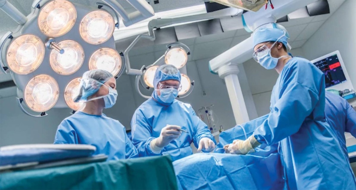 أطباء الإمارات.. إسهام بارز في مسيرة النهضة الوطنية 