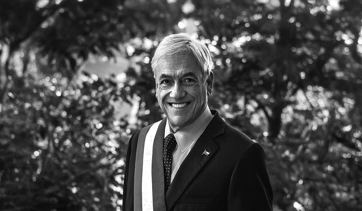 2010 تنصيب سبيستيان بينيرا رئيساً لتشيلي خلفاً لميشال باشيلي.