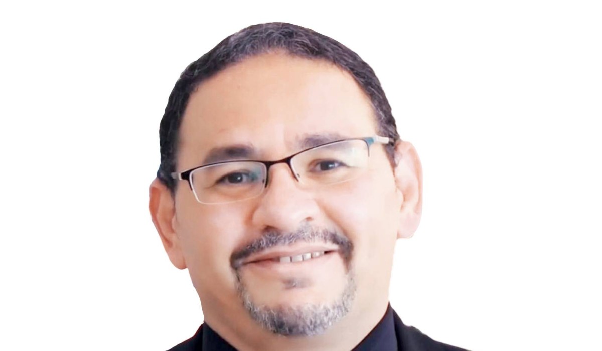 ايمن النقيب