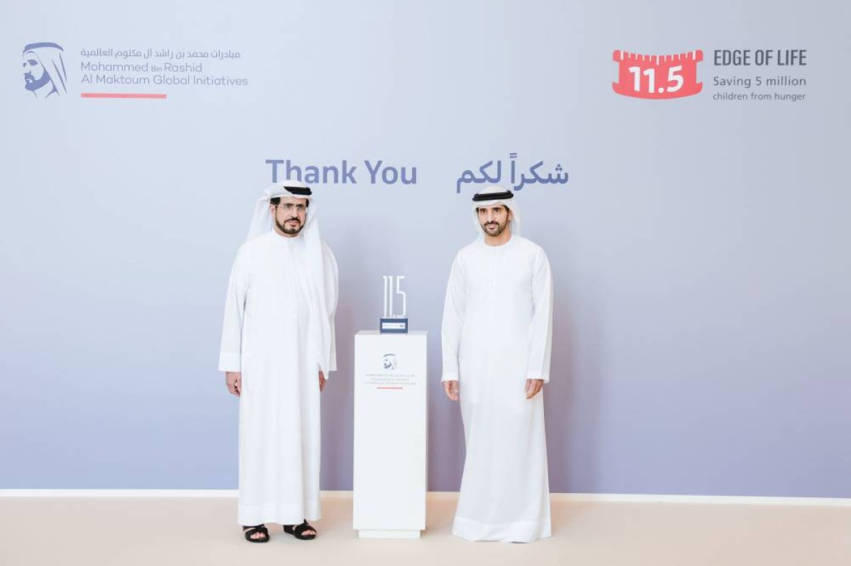 حمدان بن محمد خلال تكريمه سعيد الطاير - «كهرباء دبي»