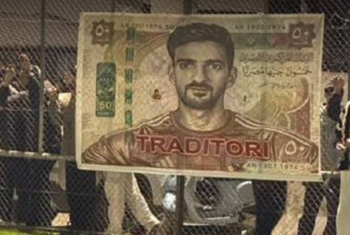 لافتة تستهدف بن رمضان