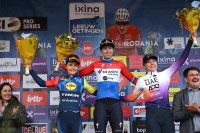 الإمارات القابضة لدراجات السيدات على منصة التتويج في سباق أوتينجن ببلجيكا