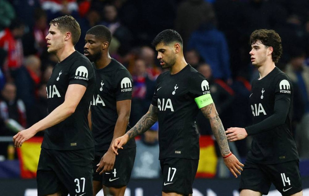 مدرب شهير يعرض نفسه كـ«قارب إنقاذ» لتوتنهام