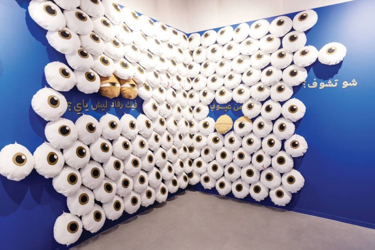 عمل فني يغوص في أعماق التأثيرات النفسية لـ«منصات التواصل» 