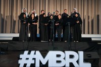 مسرح دبي الوطني يتغنى بقيم الإمارات في «دار المحبة»