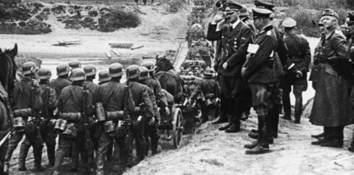 1939  الجيوش الألمانية تدخل براغ وتسيطر على ما تبقى من تشيكوسلوفاكيا.