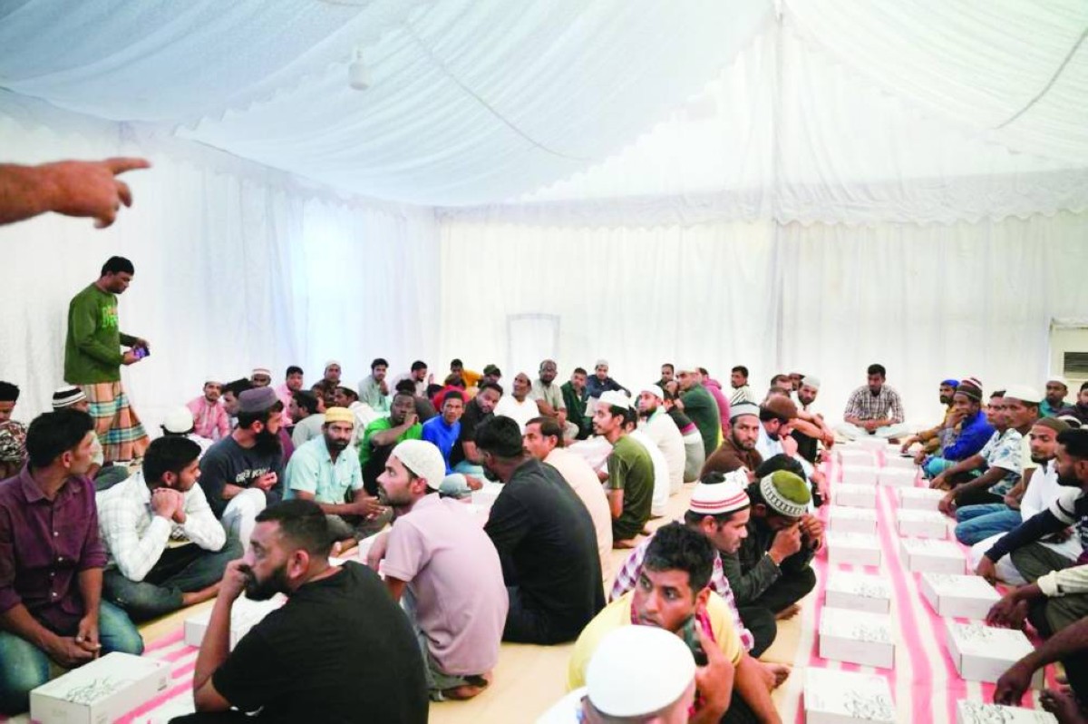 «الهلال الأحمر» برأس الخيمة توحد الصائمين على مائدة الأسرة بتقديم 198 ألف وجبة