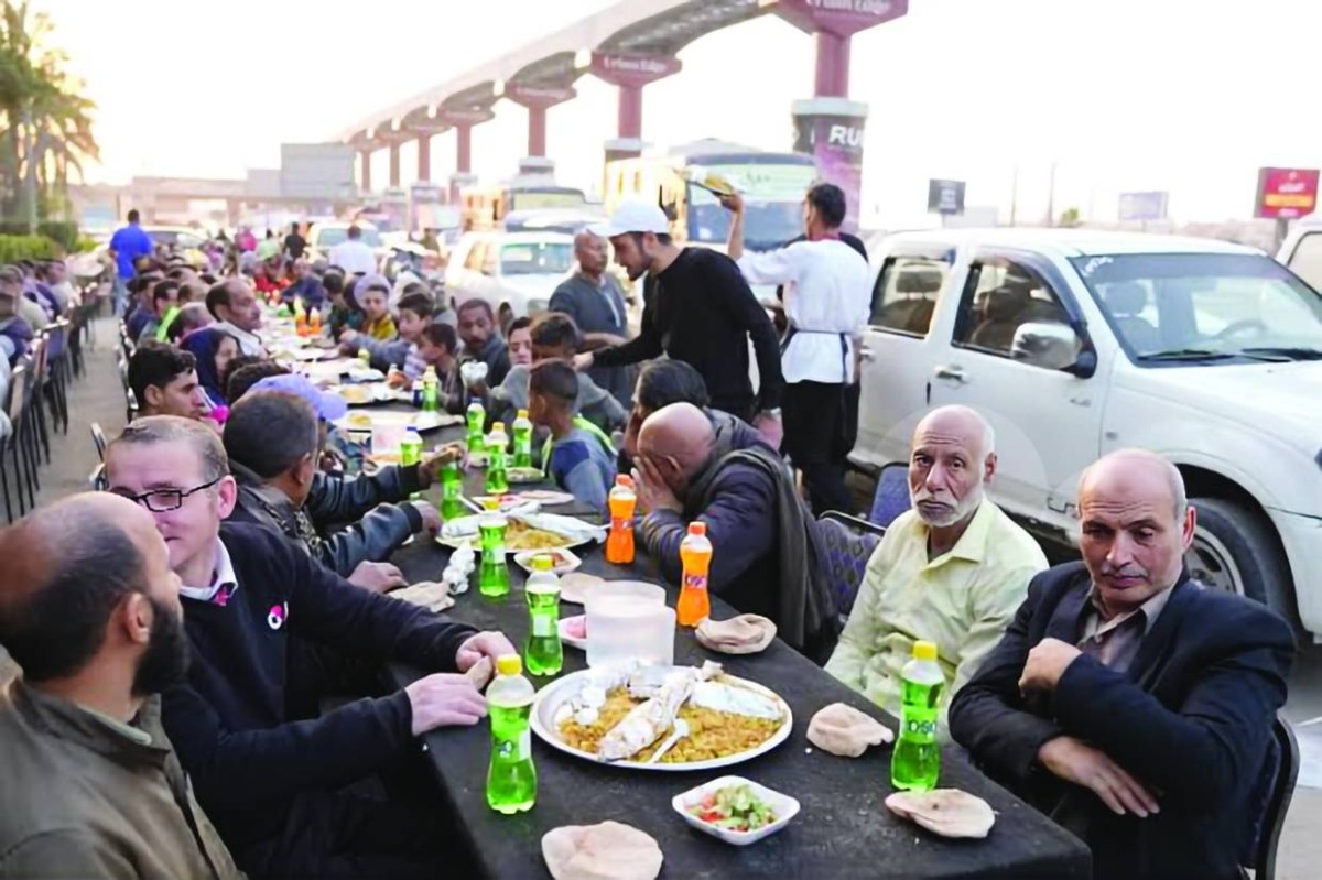 موائد الرحمن في مصر.. أجواء رمضانية تعزز التواصل المجتمعي