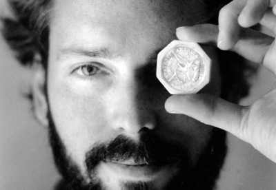 بعد 10 سنوات خلف القضبان.. صائد الكنوز الأمريكي حراً والذهب المفقود يظل لغزاً