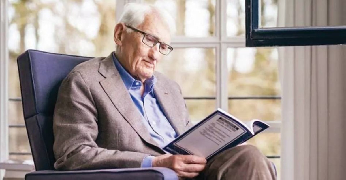 وفاة الفيلسوف الألماني يورجن هابرماس