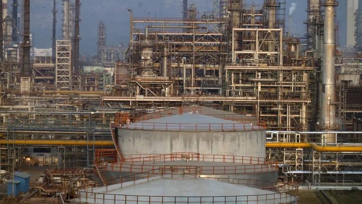 مخزونات النفط الطارئة تبدأ بالتدفق فوراً إلى الأسواق الآسيوية