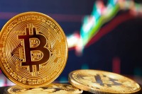 التوترات تدعم تقلبات العملات الرقمية.. و«بتكوين» فوق 71 ألف دولار