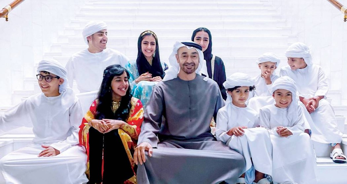 محمد بن زايد ومحمد بن راشد: سنواصل تربية أطفالنا على قيم الإنسانية ومبادئ الأخلاق