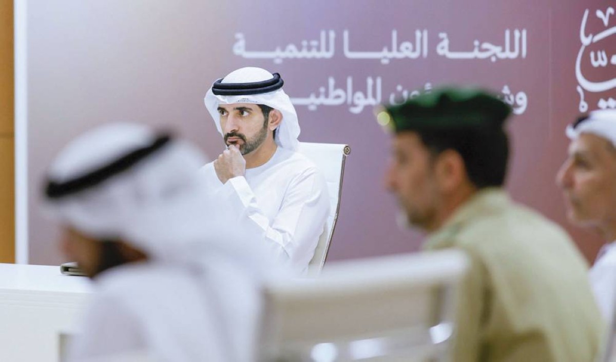 حمدان بن محمد خلال الاجتماع بحضور عبد الله المري ومطر الطاير ومروان بن غليطة