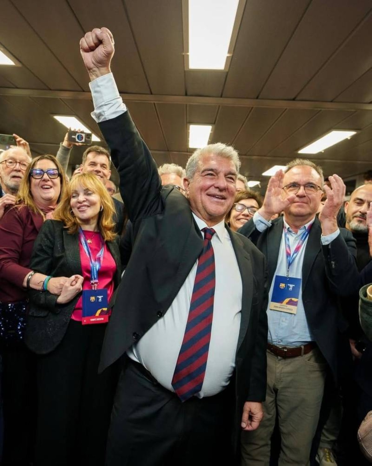 لابورتا يغازل ميسي: يستحق تمثالاً في كامب نو مثل كرويف