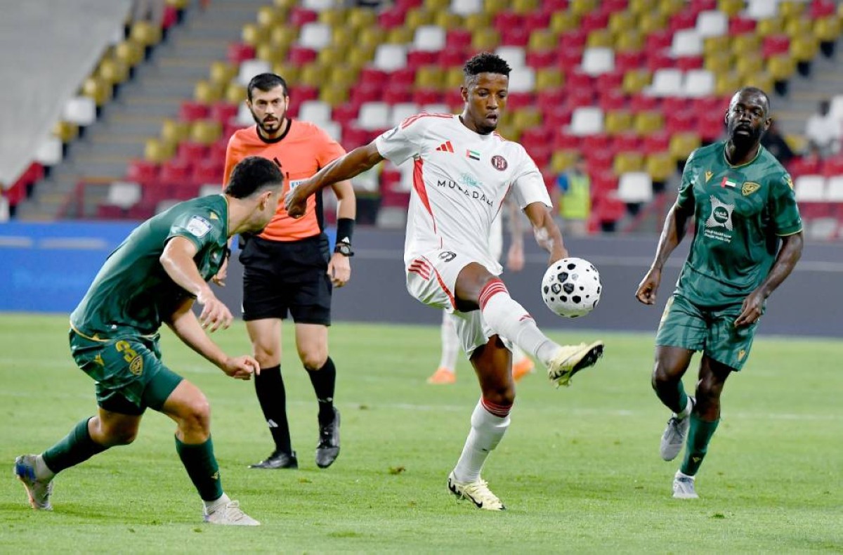 الجزيرة يحكم قبضته على المركز الثالث بثلاثية في مرمى خورفكان