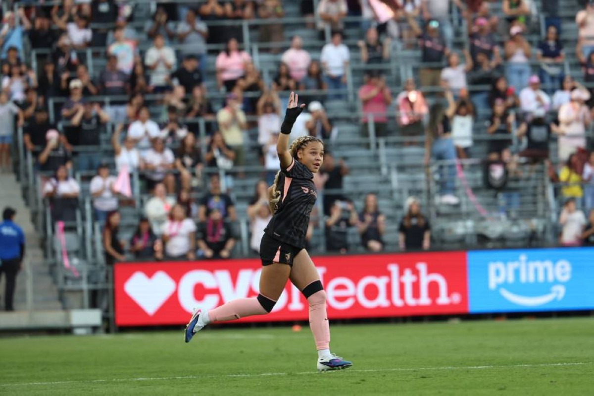 استقبال تاريخي للاعبة أمريكية بعد عودتها من الموت (فيديو)