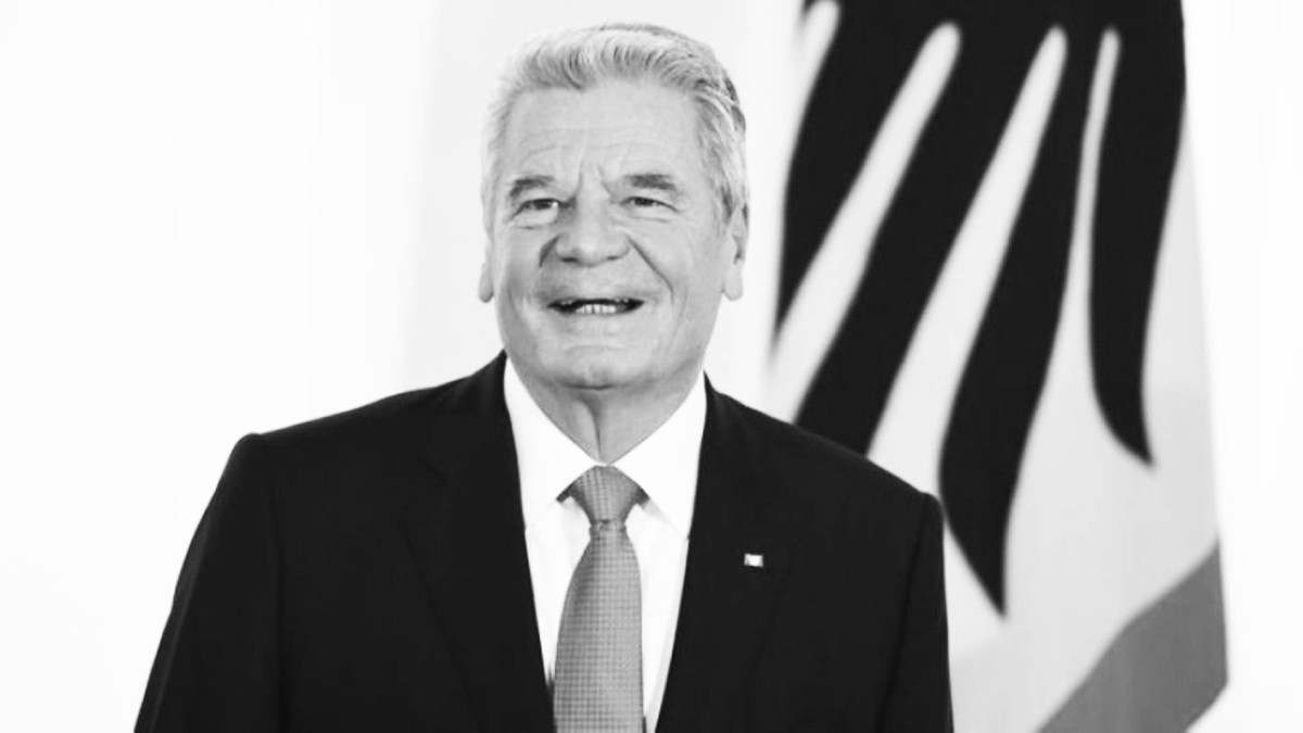 2012 البرلمان الألماني ينتخب يواخيم غاوك رئيساً جديداً ليخلف كريستيان فولف في المنصب بعد أن استقال بسبب فضيحة مالية.