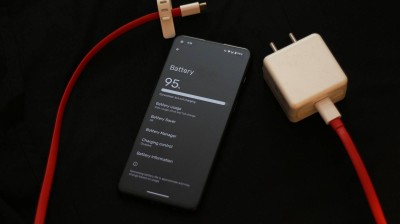 نفعلها يومياً.. 5 عادات شائعة تدمر بطارية هاتفك