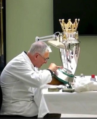 الكشف عن أسرار الكأس التي سيعانقها بطل البريميرليغ