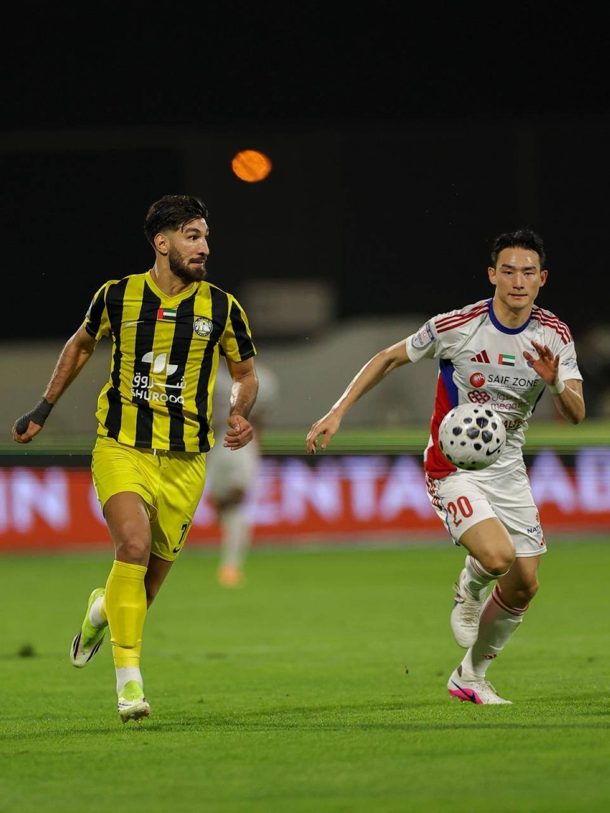 الشارقة ينتفض ويخطف تعادلاً مثيراً أمام كلباء بثنائية كامارا