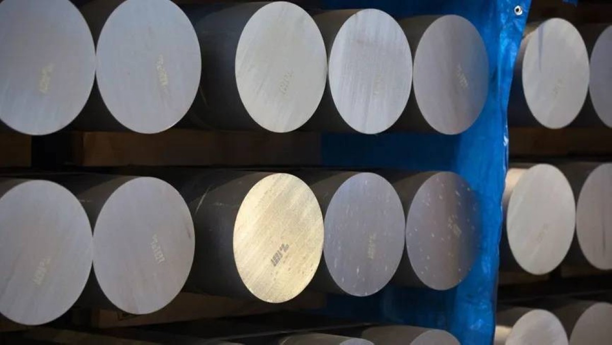 سعر الألمنيوم يتراجع مع انحسار المخاوف بشأن الإمدادات بفضل طرق الشحن البديلة