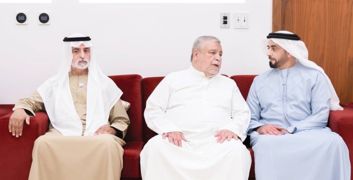 سيف بن زايد ونهيان بن مبارك خلال تقديم واجب العزاء إلى نادر مشتهى