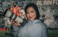 عدسة بقلب عاشق .. أماني تتحول إلى أيقونة عيناوية في استاد آل نهيان