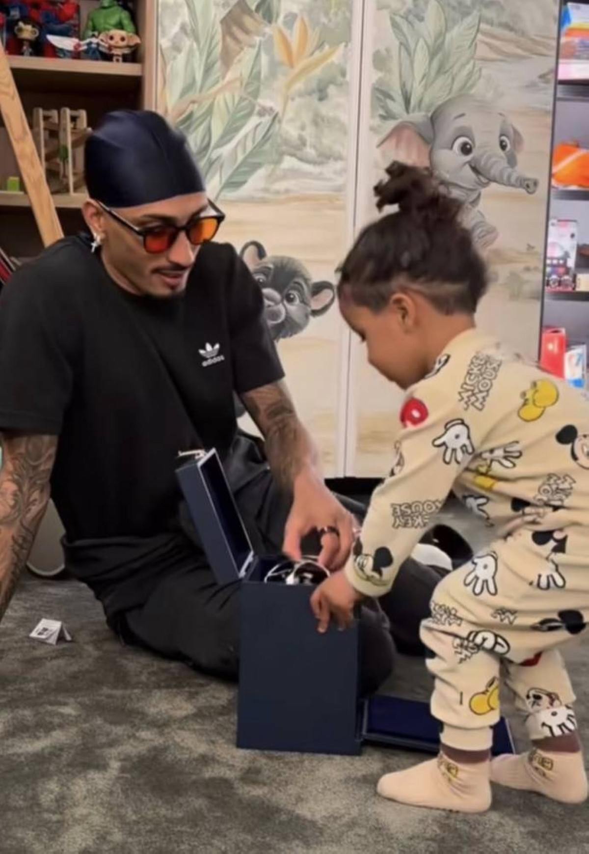 رافينيا يتألق أوروبيًا ويهدي إنجازه لابنه في لقطة إنسانية مؤثرة (فيديو)