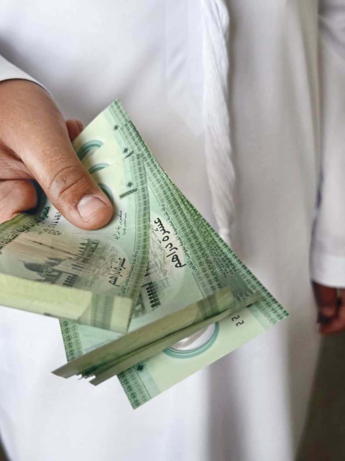 أطفال الشارقة يتزينون بالفرح و«العيدية» ترسم البهجة