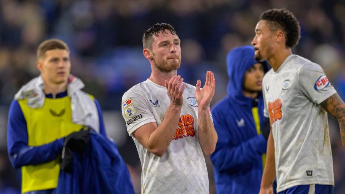 إيقاف لاعب في إنجلترا بعد تسببه في إصابة مشجع