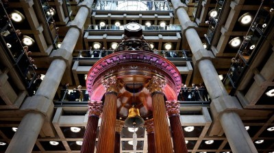 هل يخوض ترامب حرباً مع «لويدز لندن» لتأمين السفن عبر هرمز؟