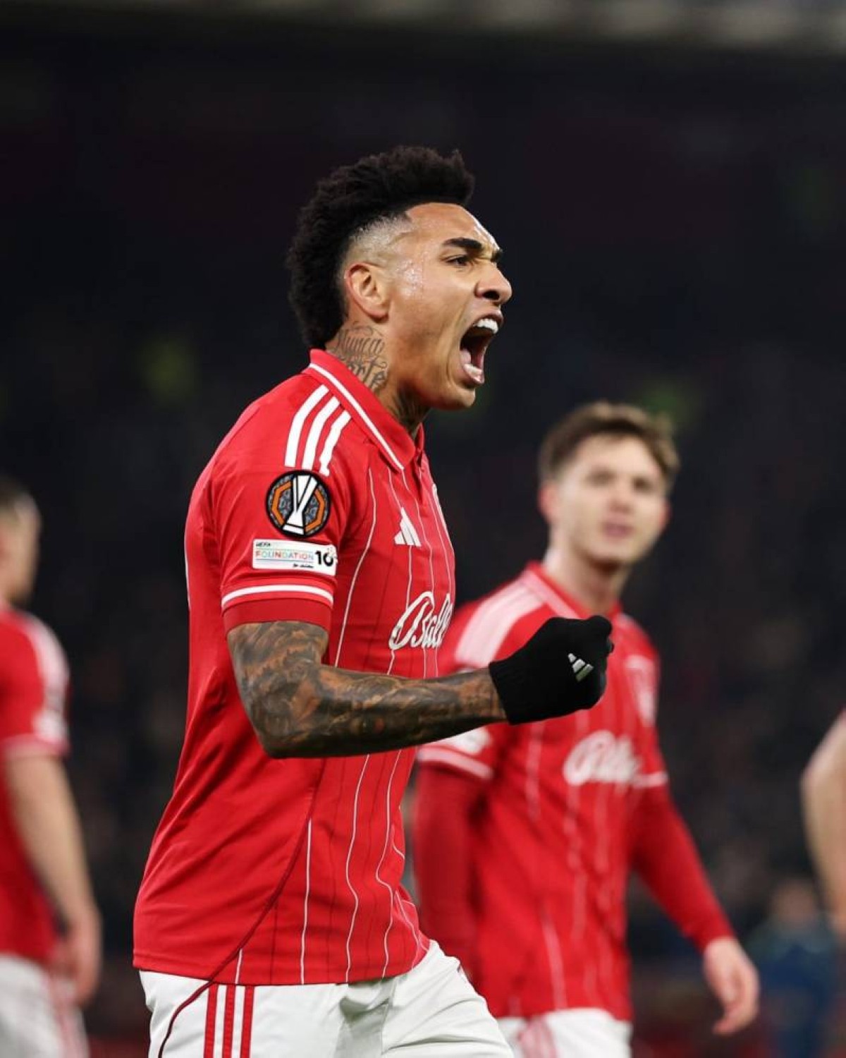 63 مليون دولار تهدد أولمبيك ليون بسبب صفقة مهاجم شباب الأهلي السابق