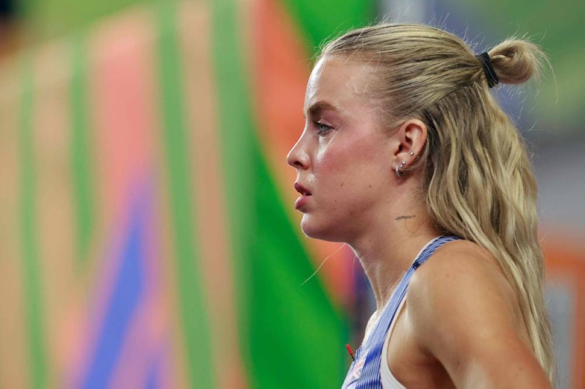 «حذاء مستعار» ينقذ حاملة الرقم القياسي