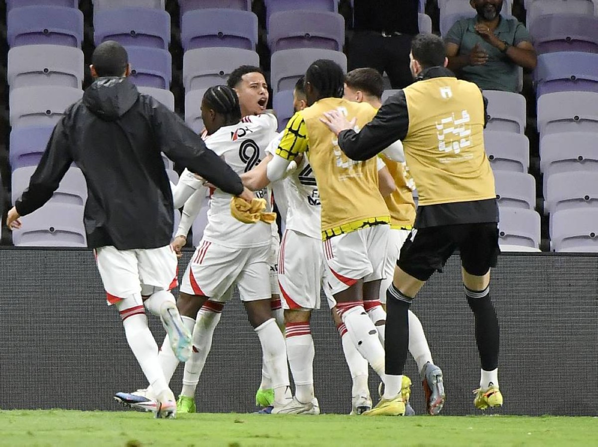 الجزيرة يعبر شباب الأهلي إلى نهائي كأس رئيس الدولة