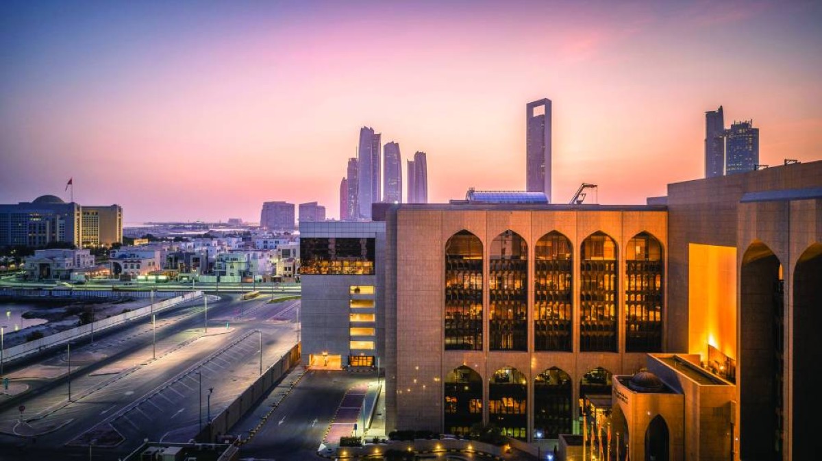 580 مليار درهم أصول 38 بنكاً أجنبياً تعمل في الإمارات