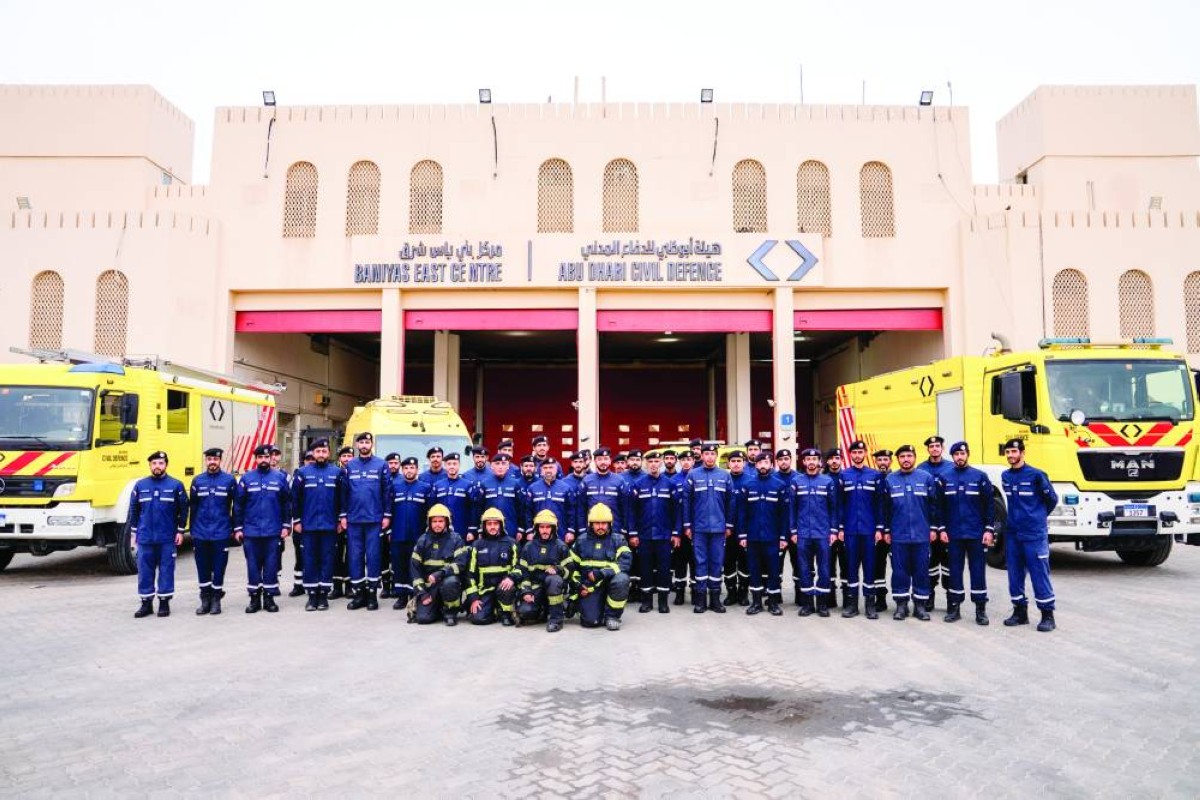 مدير عام هيئة أبوظبي للدفاع المدني يتبادل تهاني العيد مع المنتسبين