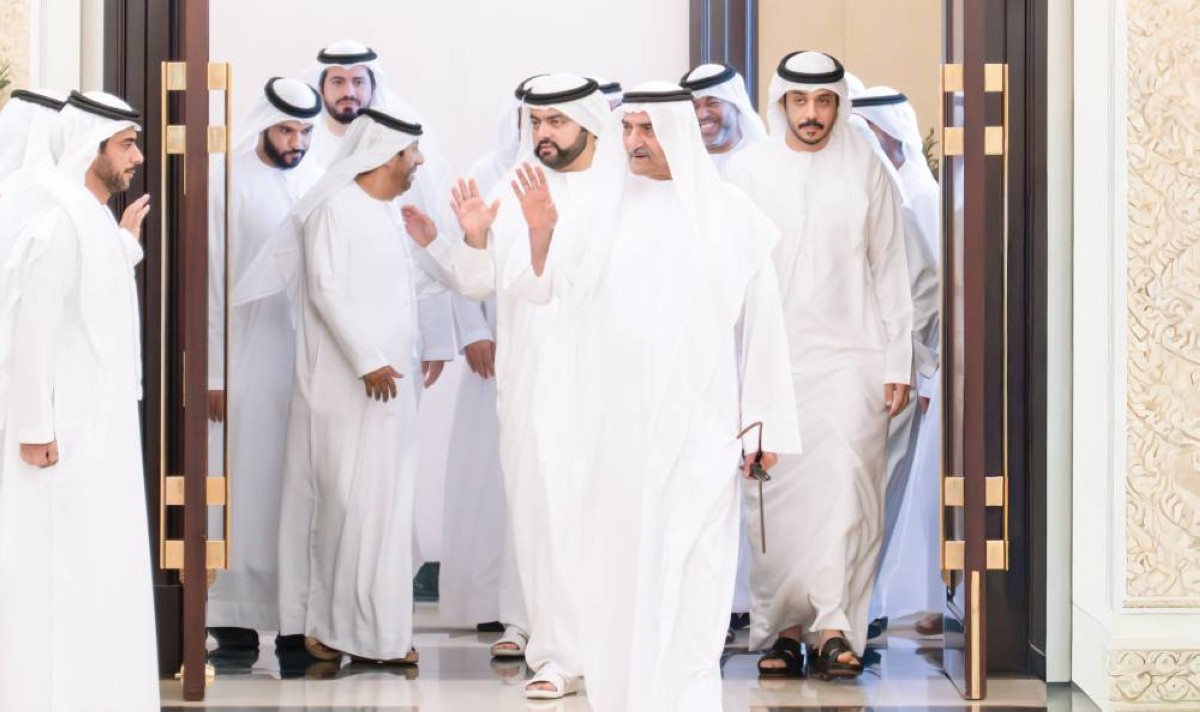  حمد الشرقي ومحمد بن حمد خلال استقبال المهنئين بالعيد 