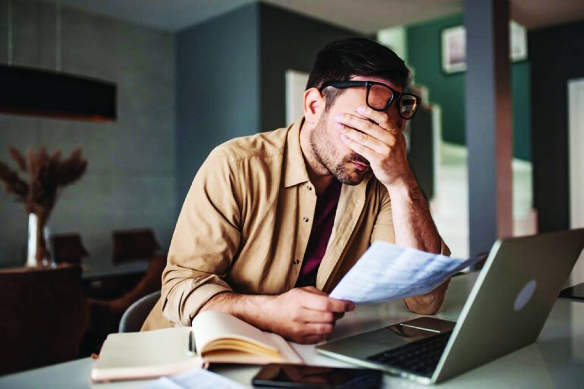 الضغوط المالية تسرّع شيخوخة الدماغ